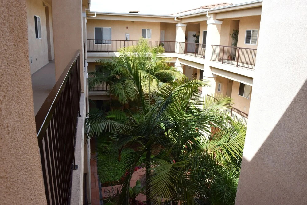 303 Casa Bella 2 Bedroom Condo by Redawning