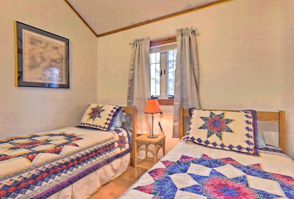 Screened Porch: 'the Rock Cottage' in Hot Springs