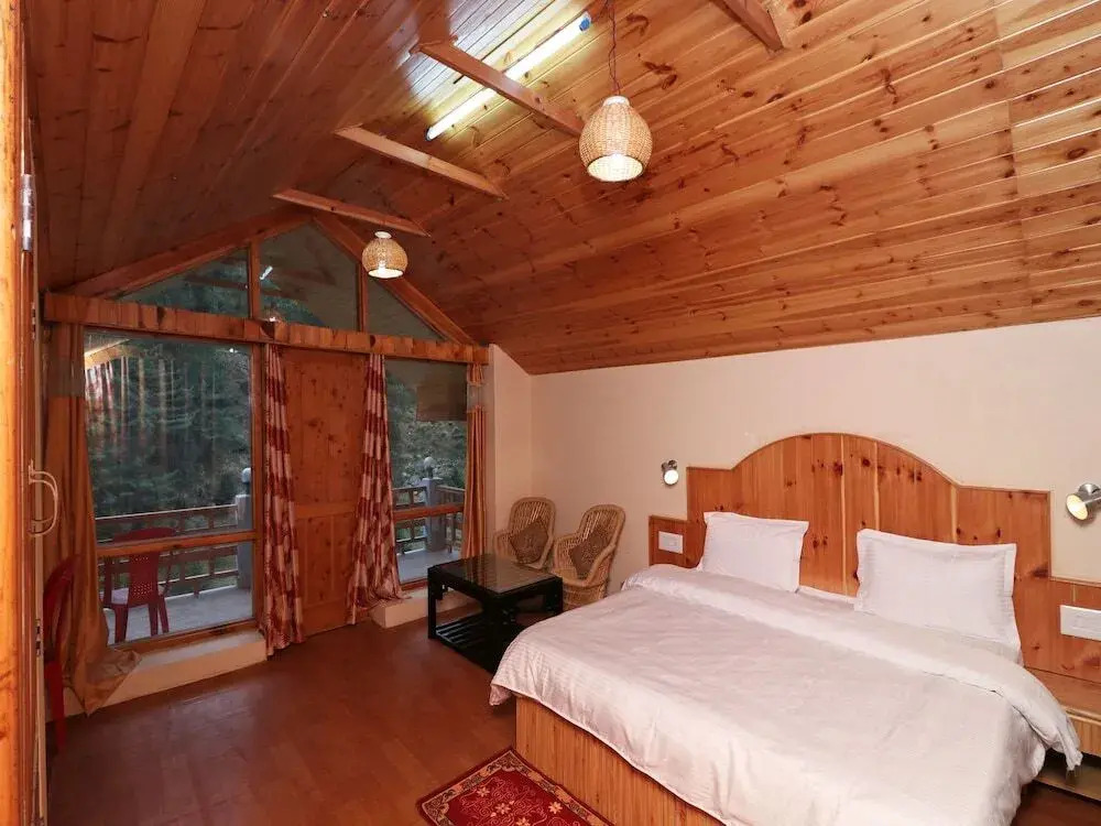 OYO 13696 Home 3BHK River Side Cottage Manali
