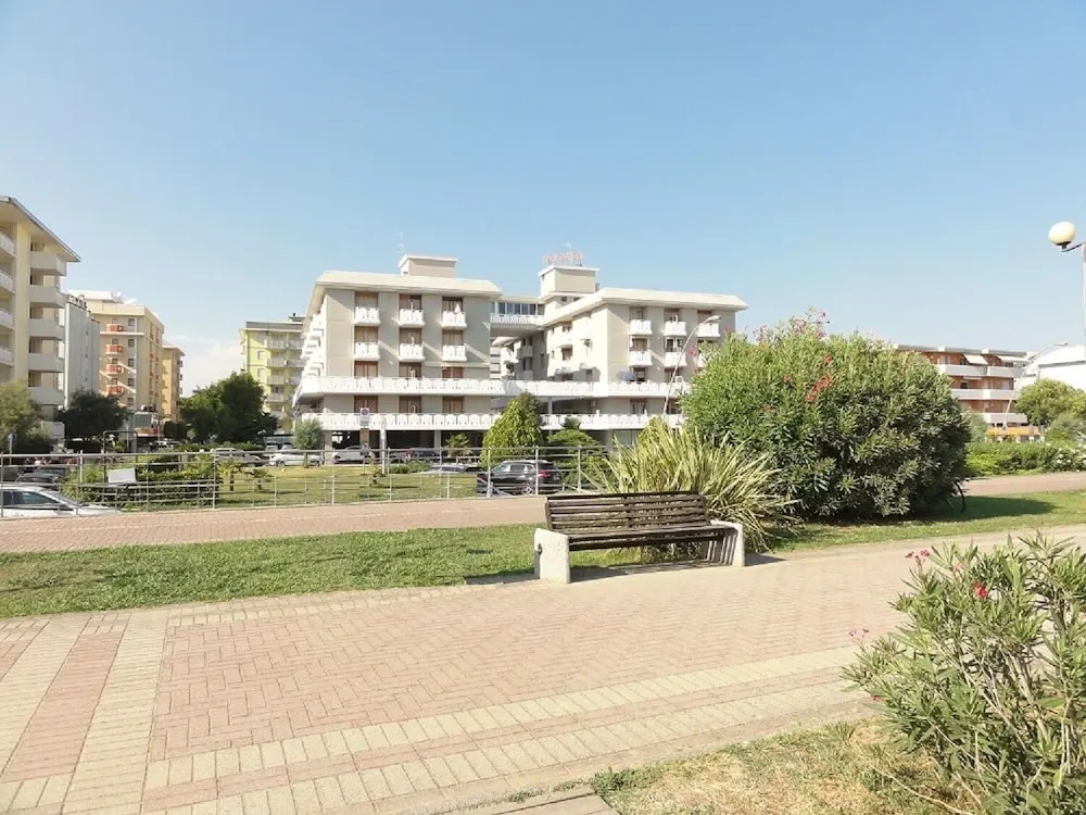 Very Comfortable Seafront Apartment
