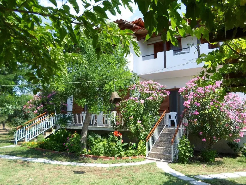 Bozelia Apartments