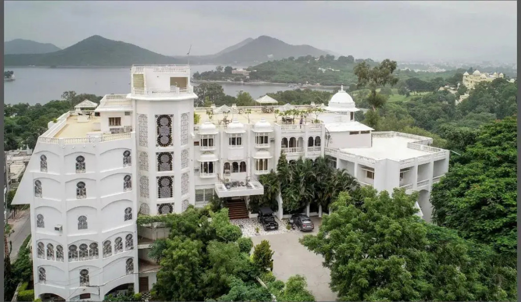 Hotel Hilltop Palace
