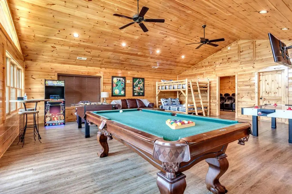 4 Bedroom Cabin for 14