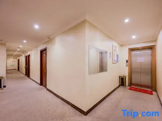 West Shenzhen Hotel (Songgang International Amber Trading Market, Bao'an)