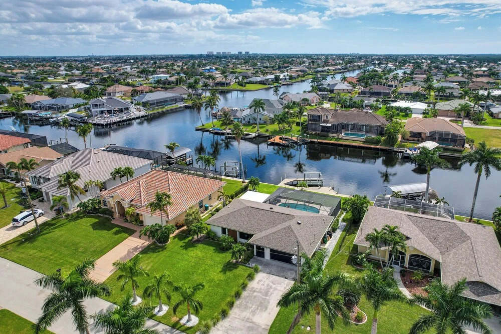 Private Pool: Modern Canalfront Home in Cape Coral