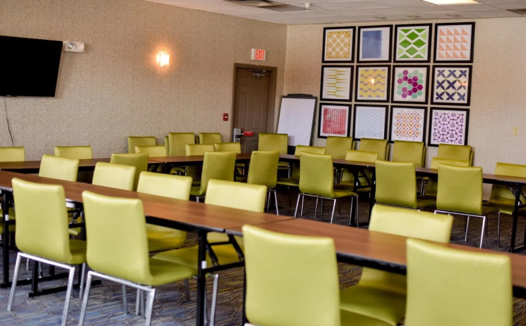 Holiday Inn Express Hotel & Suites Maryville by IHG
