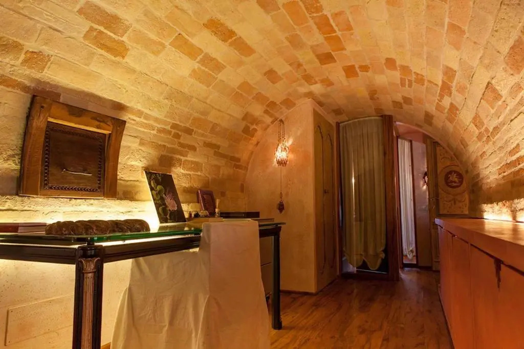 MarcheAmore - Bottega di Giacomino for art lovers, with private courtyard