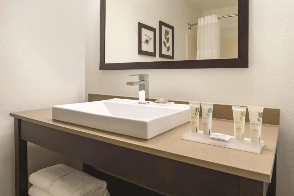 Country Inn & Suites by Radisson, Cedar Falls, IA