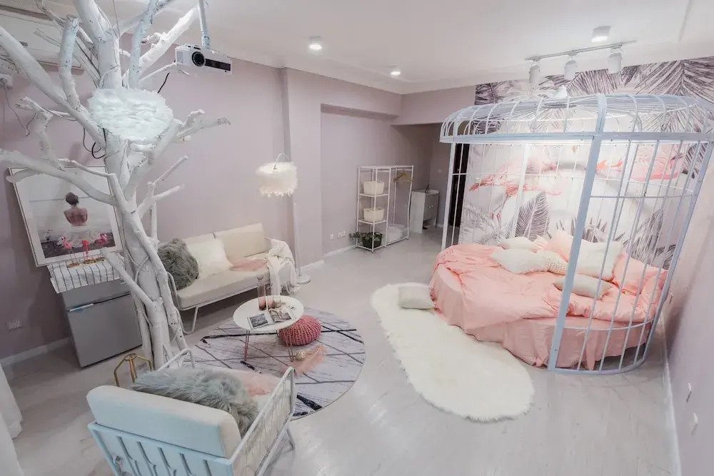 Qing Apartment Spring Heartbeat