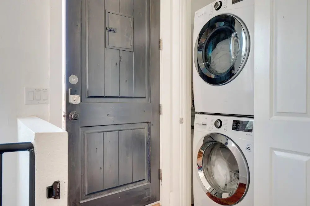 Stylish Apt Near Lake Travis w/ Entertainment