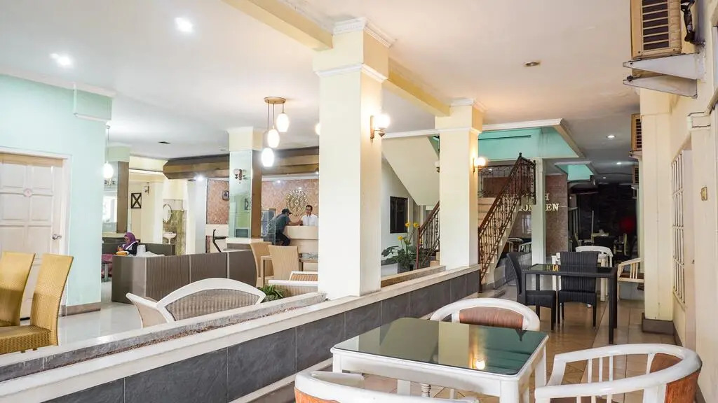 OYO 2085 Chrysanta Hotel