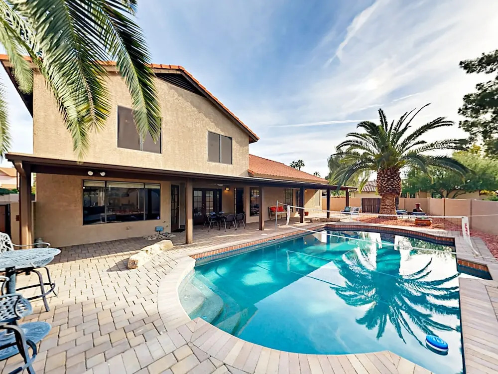 Inviting Central Scottsdale Stunner - 5 Br Home