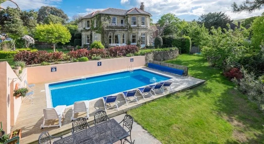 Luccombe Villa Holiday Apartments