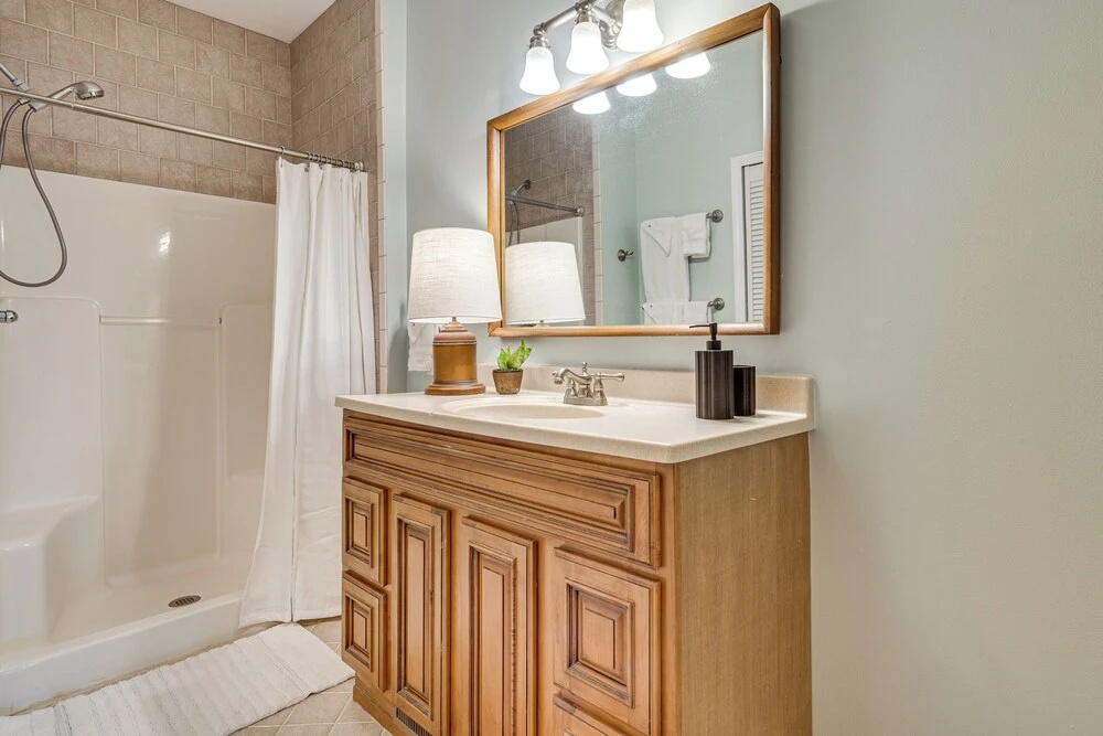 Private Hot Tub, Steps to Main St: Saluda Retreat