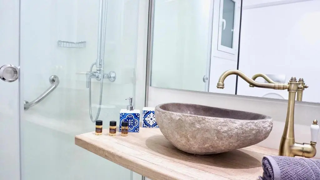 Cycladic Style Apt in Athens