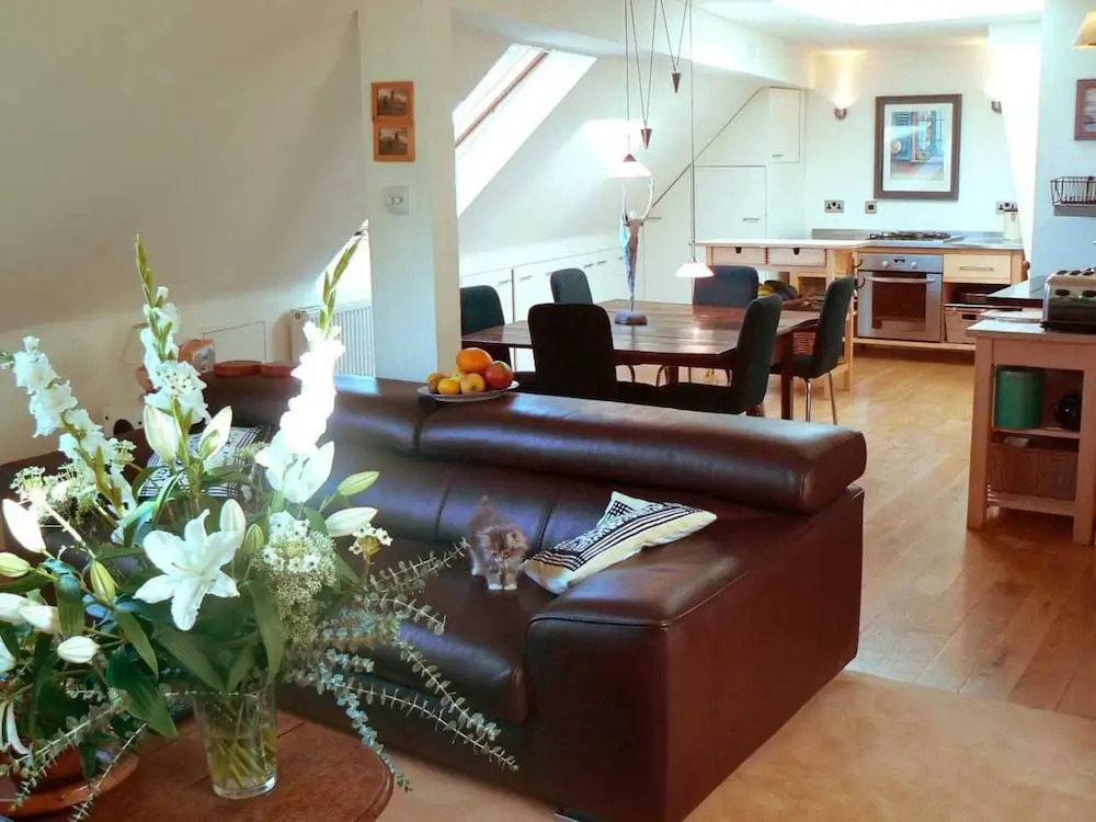 4 Bedroom Flat In Edinburgh City Centre