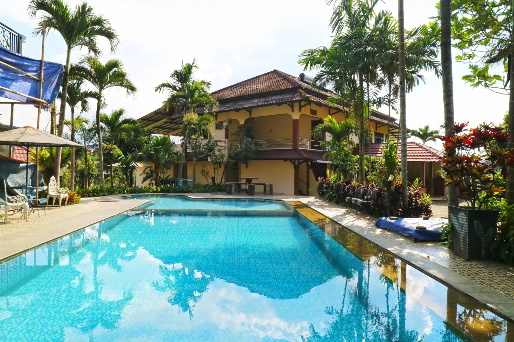 Aries Biru Hotel & Villa