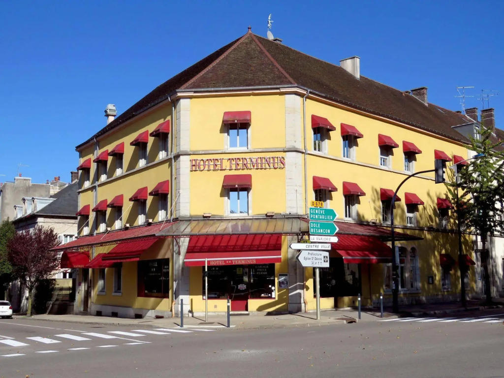 Hôtel Terminus - Pizzeria Pizza gogo - salle de sport - face à la gare