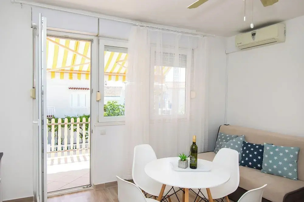 Apartments Tiho