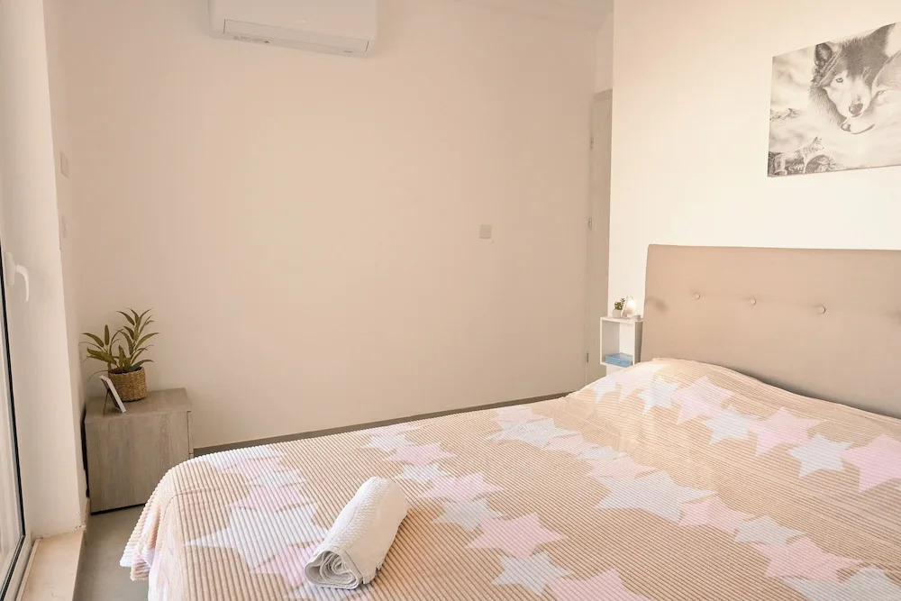 Camelia Seaview 1 Bd Apart In St Paul Bay