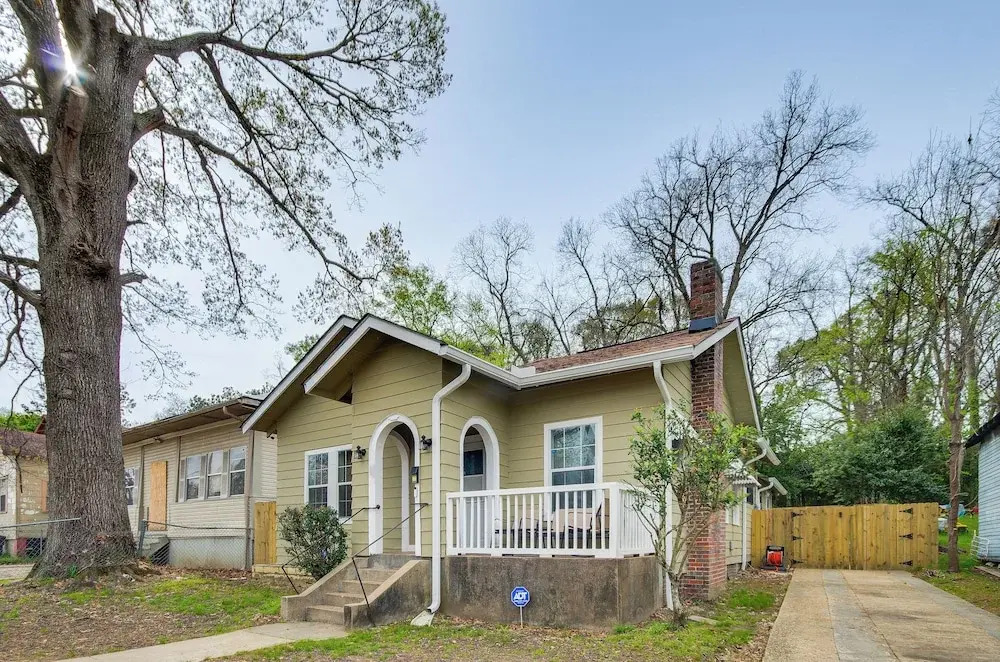 Cozy Vicksburg Home w/ Patio ~ 1 Mi to Riverfront!