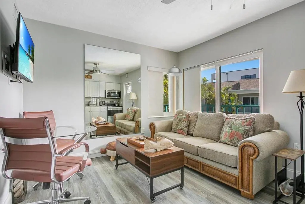 Five Palms Suite 203 - Daily - Weekly - Monthly