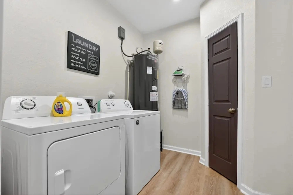 Lovely and Stylish Modern Home Near Downtown
