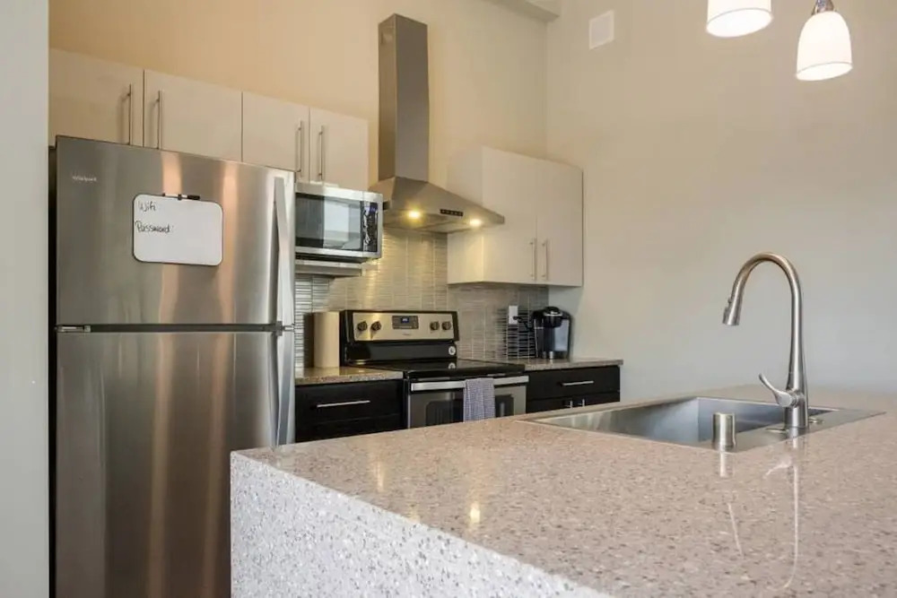 Downtown Penthouse with Free Parking
