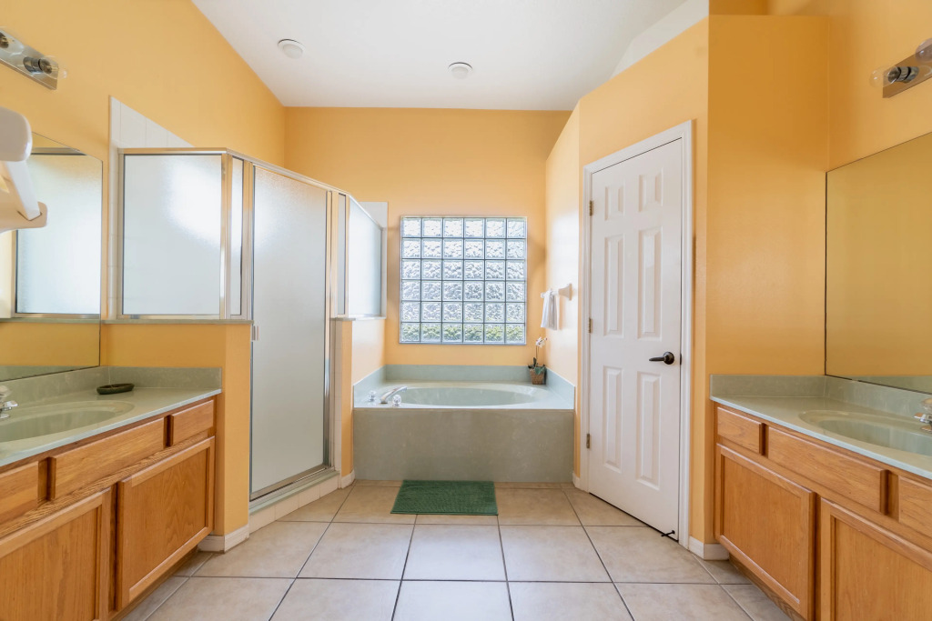 6 BR Ballyshannon Hideaway Villa w/Pool & Games, Davenport, US
