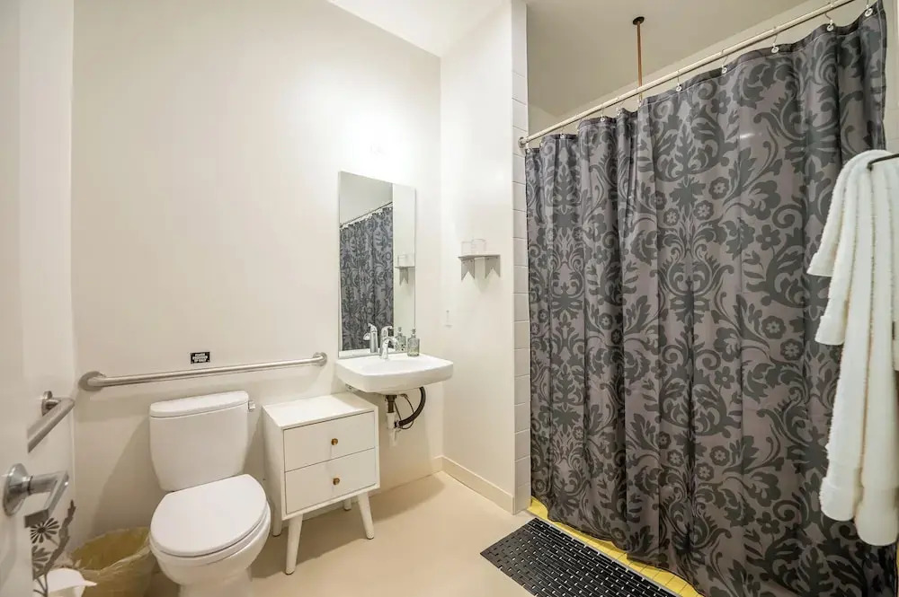 Hotel Narcissus