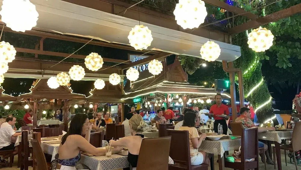 Bangla Thai  Escape 7-10 min walk