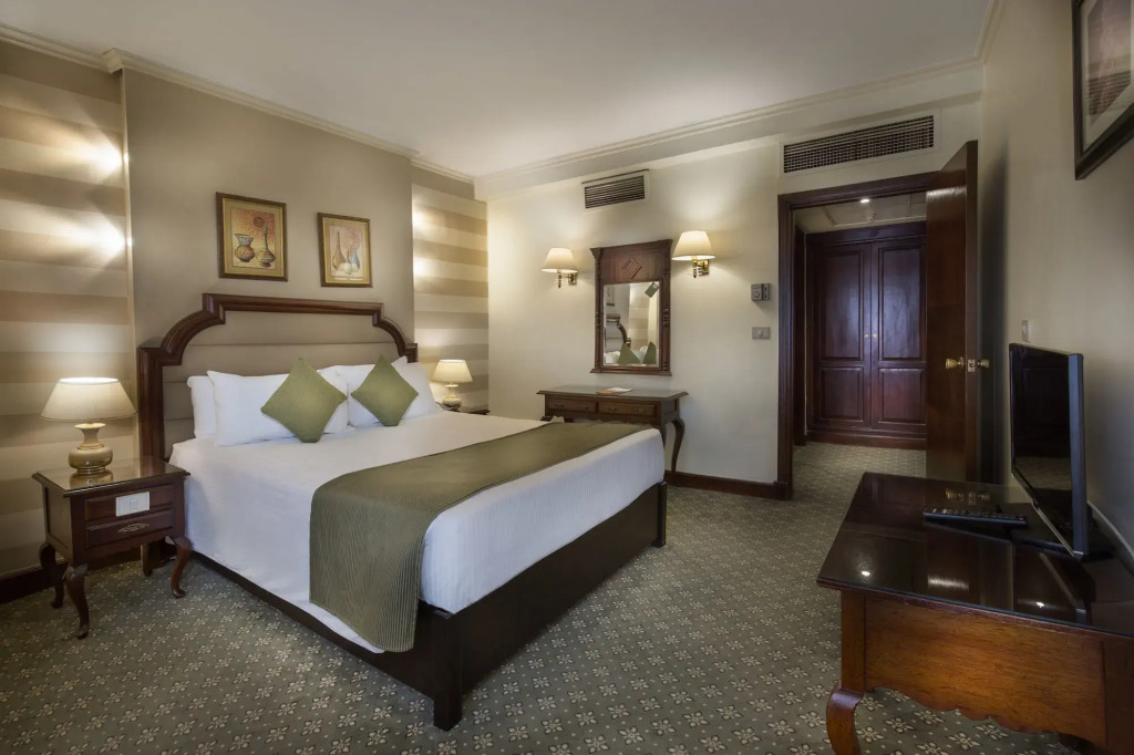 Отель Pyramisa Suites Hotel Cairo