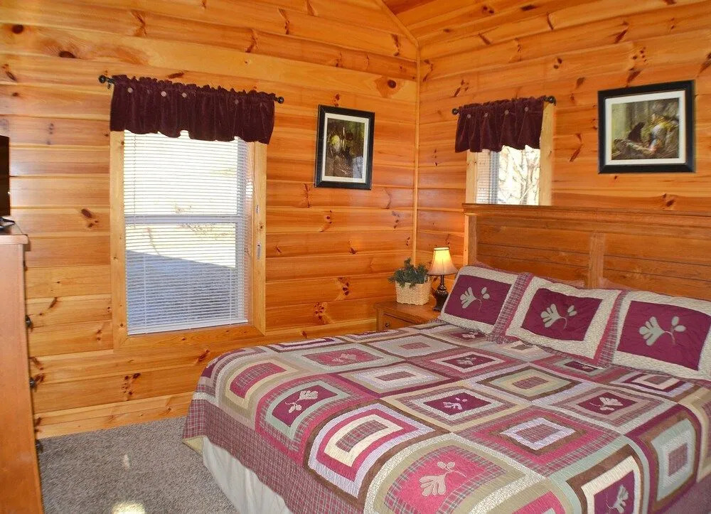Picture Perfect 2 Bedroom Cabin by RedAwning
