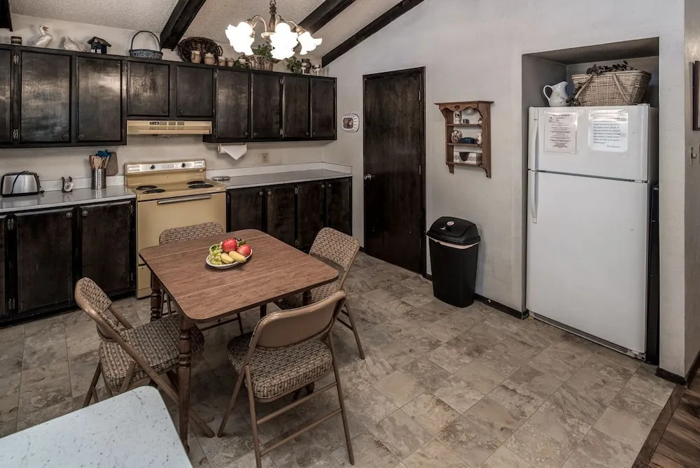 Aztex Retreat - Three Bedroom Cabin