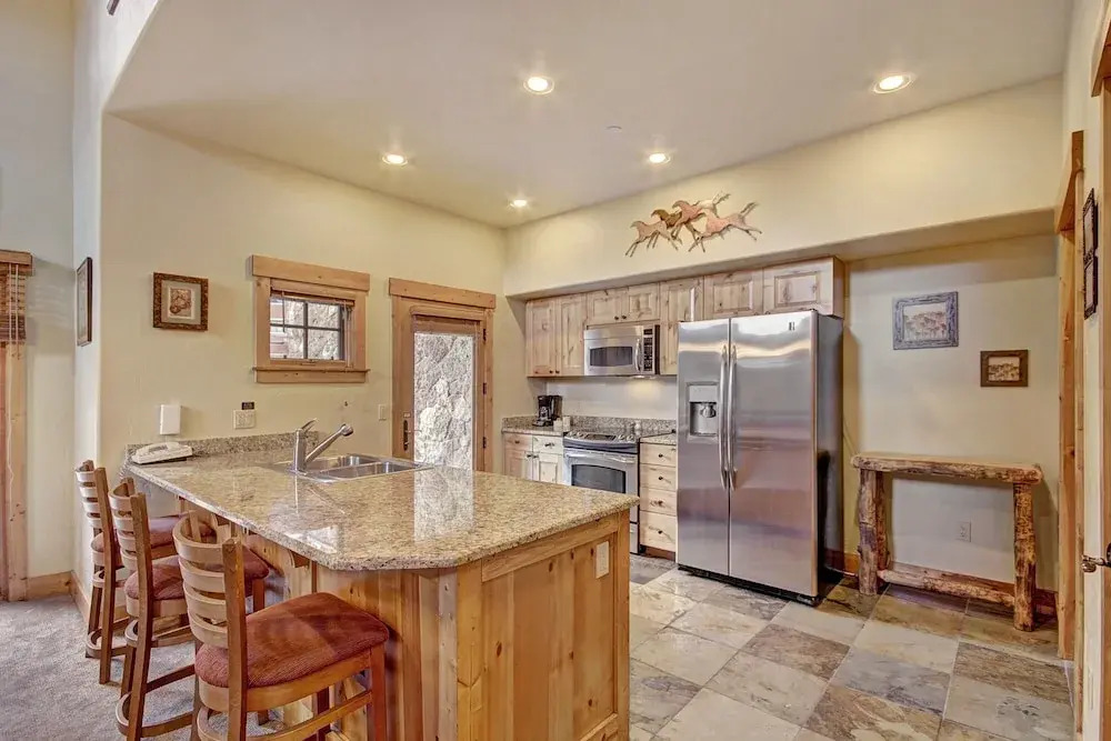 Cosmopolitan Decor + Spacious 3br In Downtown Breck Sleeps 8 3 Bedroom Townhouse by RedAwning