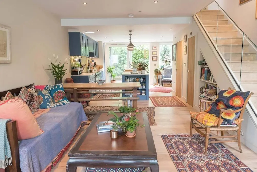 Cosy And Beautiful 4br House