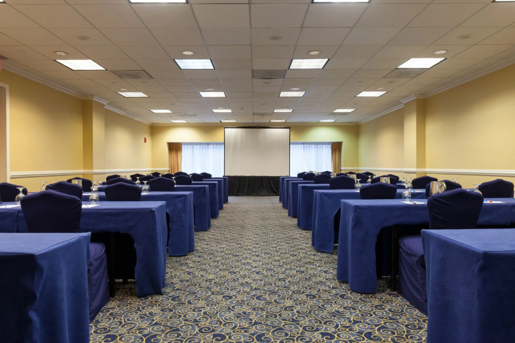 Crowne Plaza Cleveland at Playhouse Square by IHG