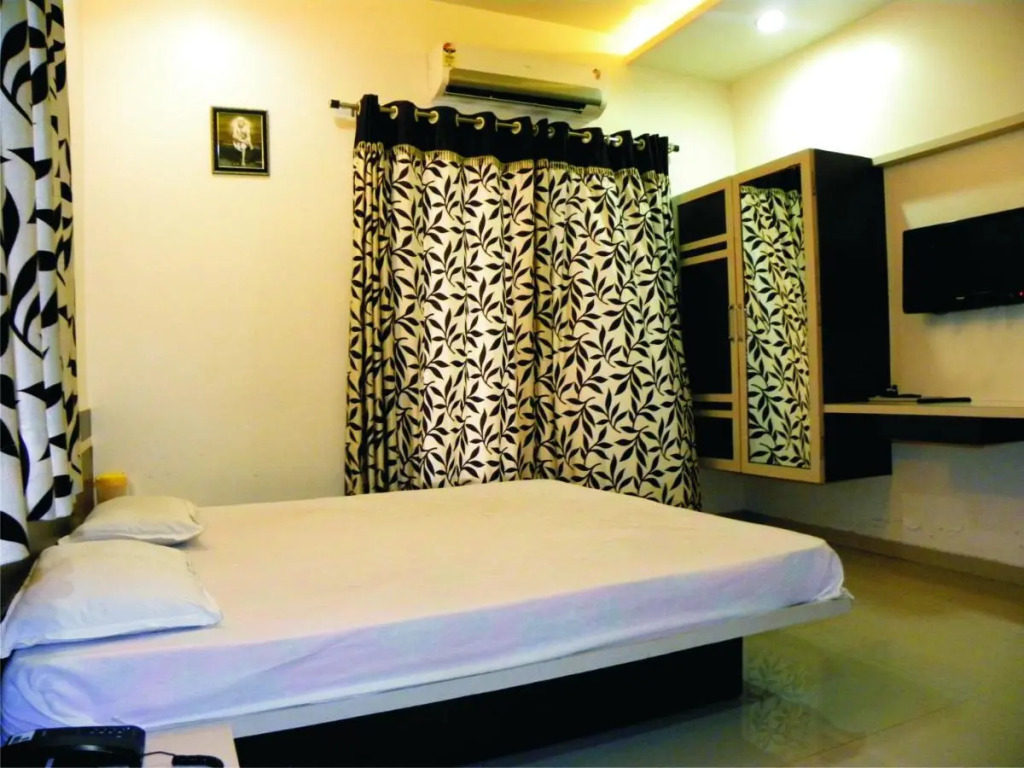 Hotel Shradha Saburi Palace