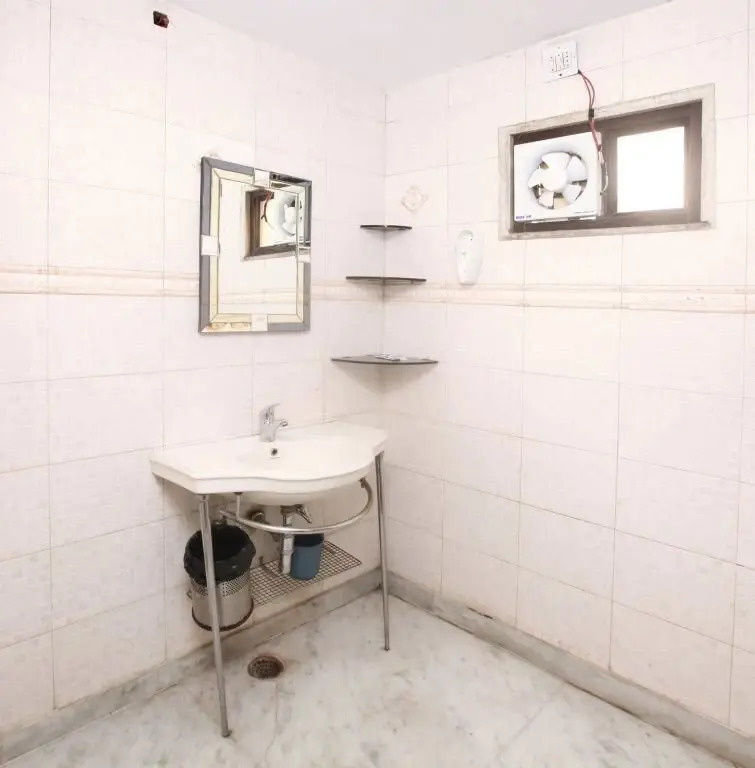OYO Rooms Karol Bagh 8-41