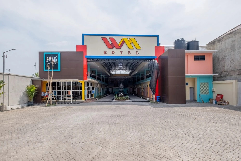 Sans WM Hotel Blitar