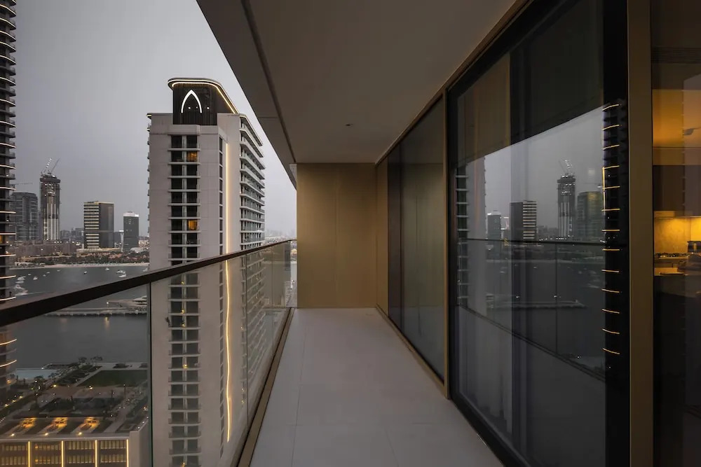 Elegant 2BR Apartment with Sea View