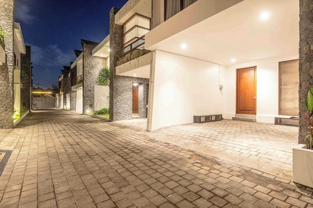 5-br Beach Villa in Canggu Overlooking Rice Fields