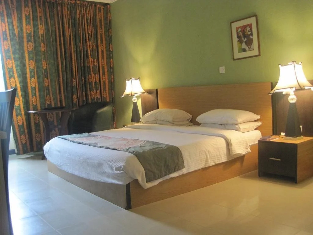 Axari Hotel & Suites