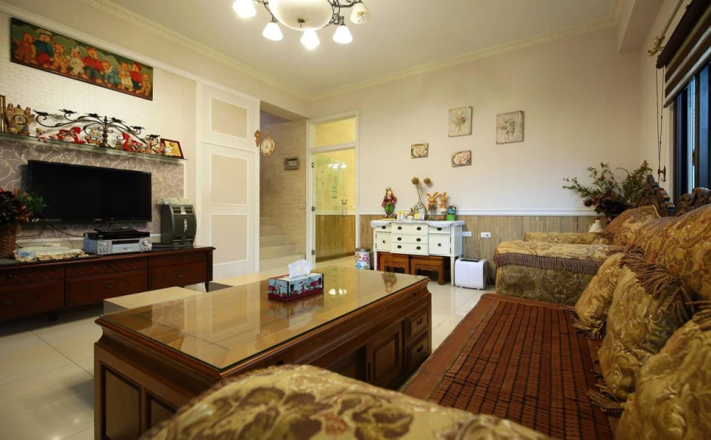 Textile Girl Romantic Homestay