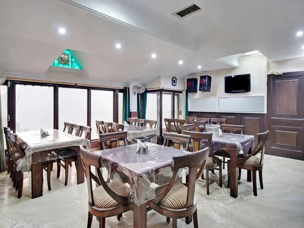 Hotel White House By OYO Rooms