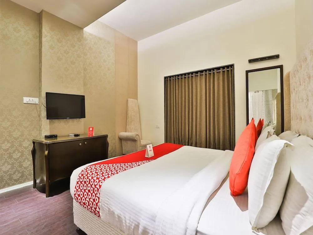 OYO 13479 Hotel Grand Nakshatra