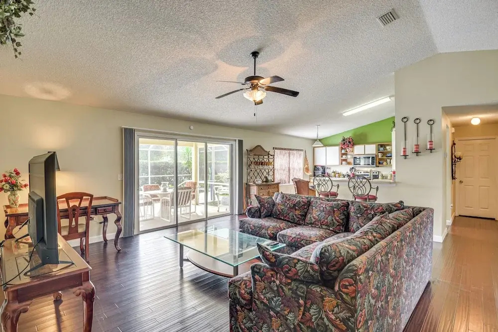 5 Mi to Beaches: Family Getaway in Palm Coast!