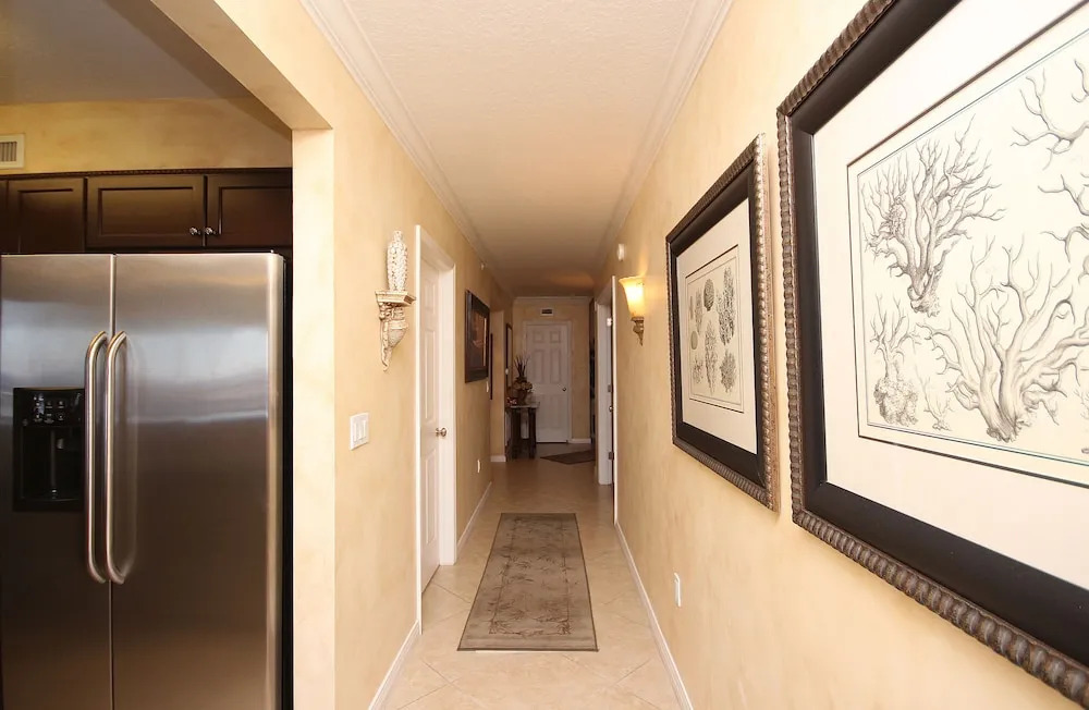 Heron 603 - 3 Br condo by RedAwning