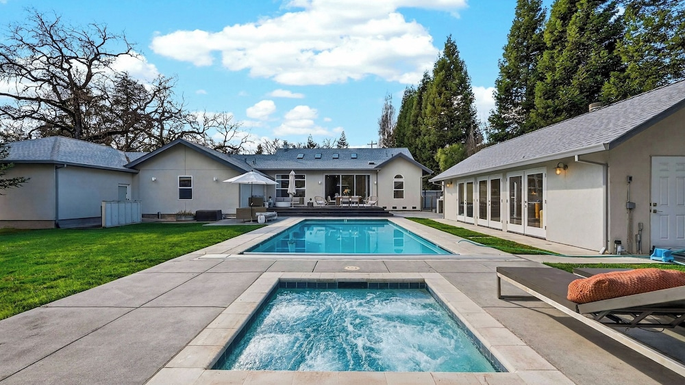 Casa Sonoma by Avantstay Private Pool + Hot Tub + Theater Minutes to Sonoma Plaza + Top Wineries