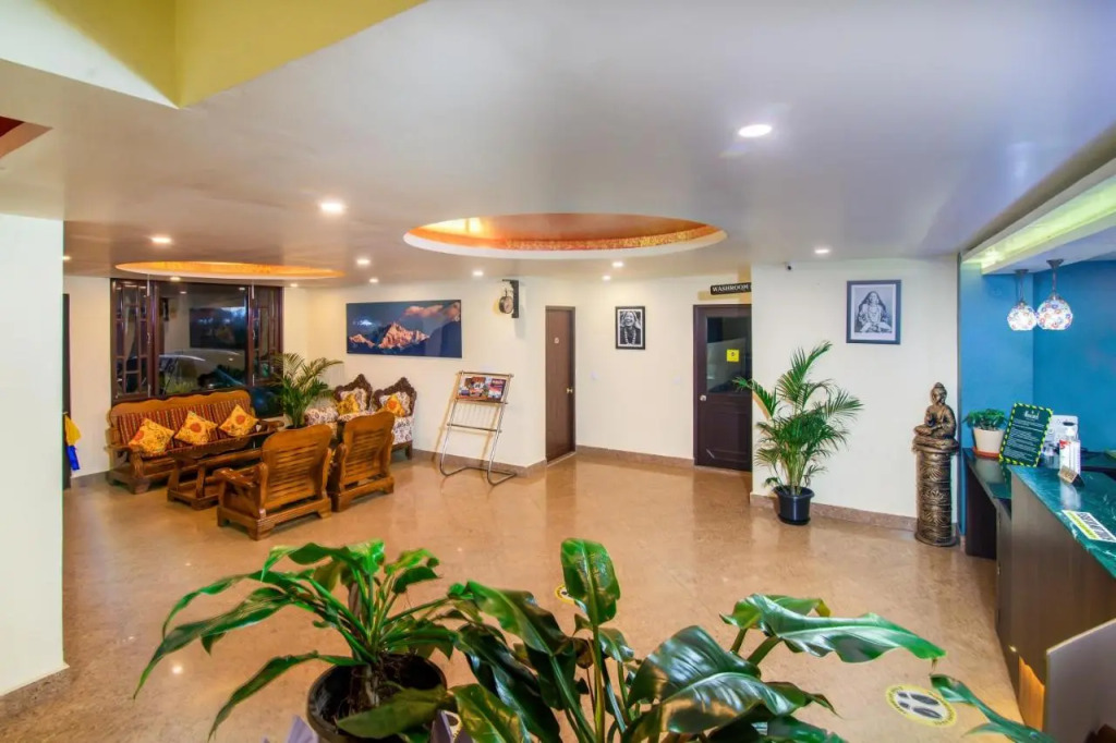Muscatel Grand Silkroute - 300 Mts from MG Marg
